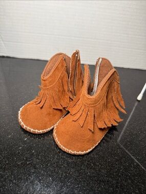 NEW! Baby Girl Faux Suede Fringe Moccasin Booties Size 2
